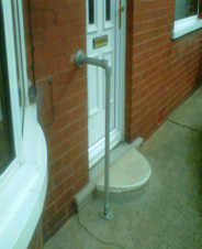 Floor to door 'key clamp' rail