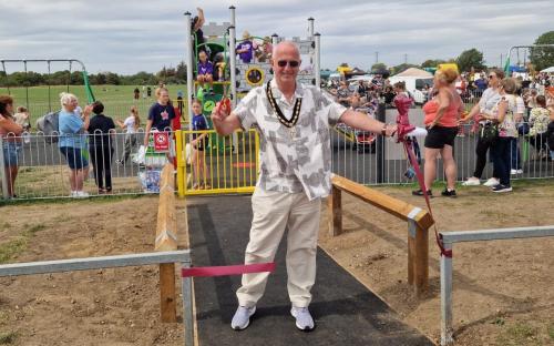 Chadwell Play park opened by Deputy Mayor, Cllr Steve Liddiard